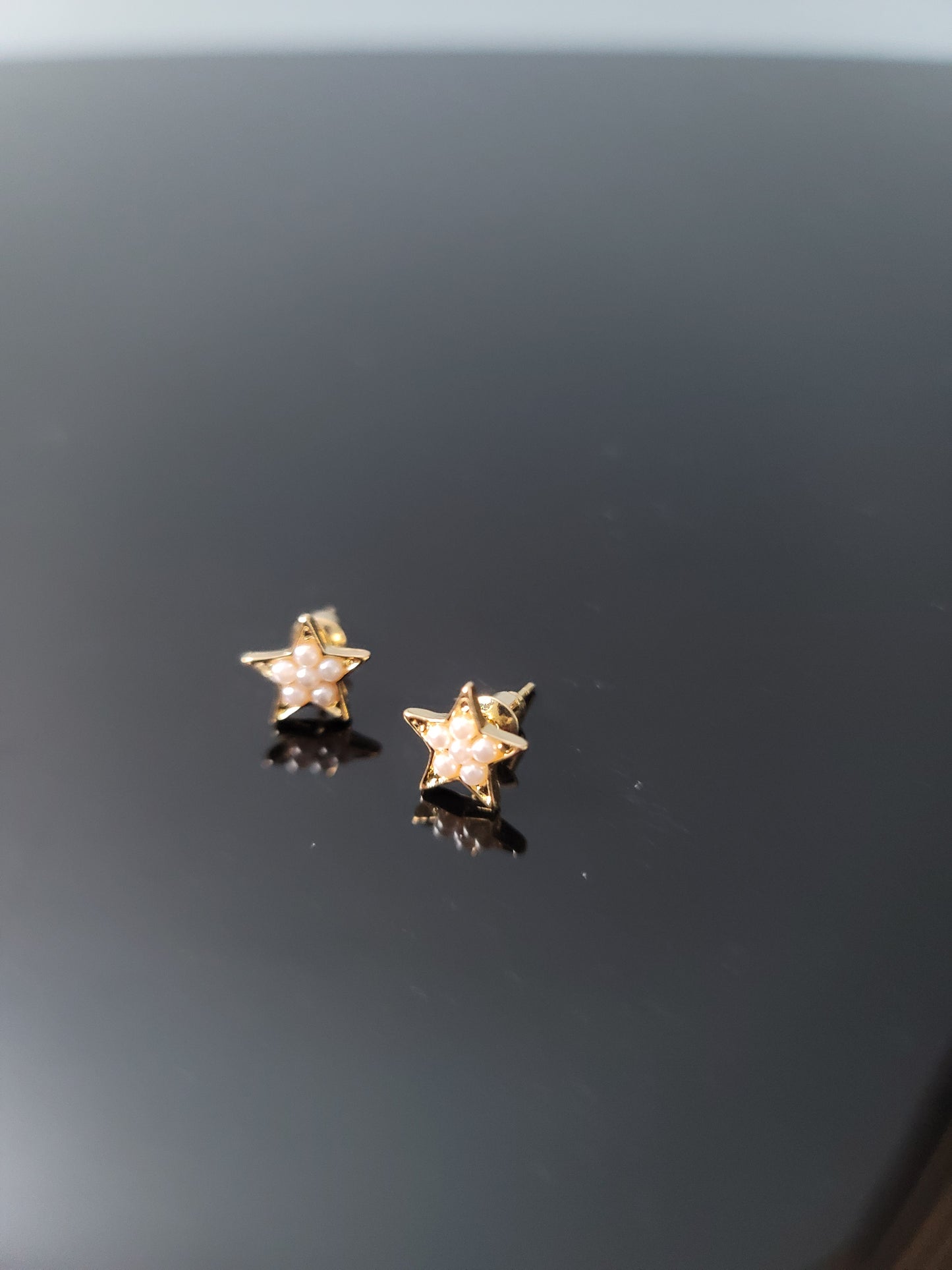 The Star of Pearl Stud Elegant Earrings