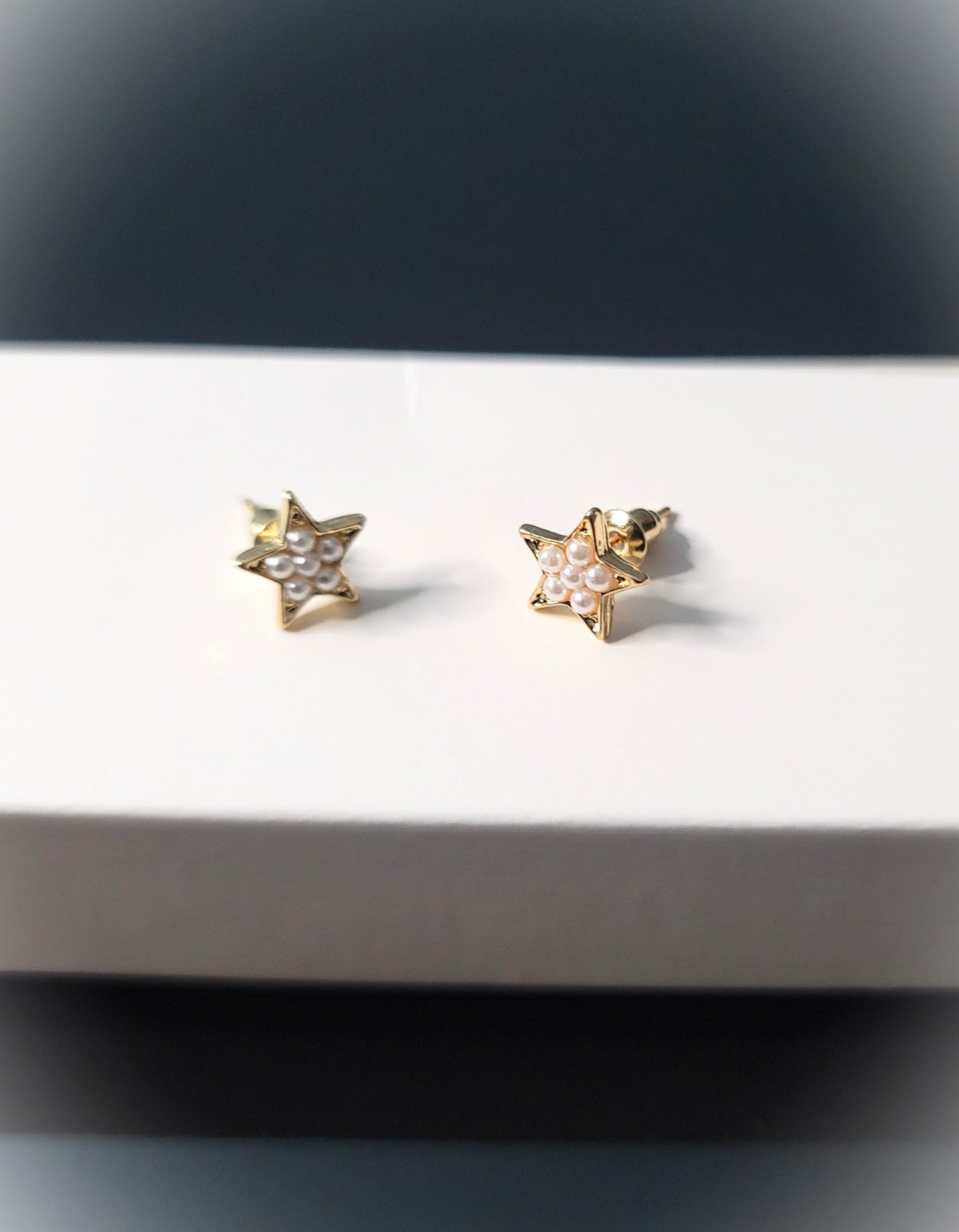 The Star of Pearl Stud Elegant Earrings